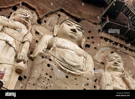  Tianshui Maijishan Grottoes: Muinaisen Kiinan kuvanveistoa ja hengellisiä näköaloja!