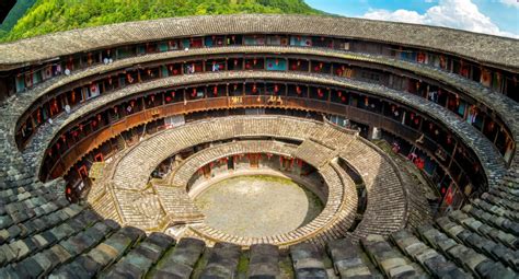 Fujian Tulou - Upea Yhteisöarkkitehtuuri ja Jylhä Maisema!